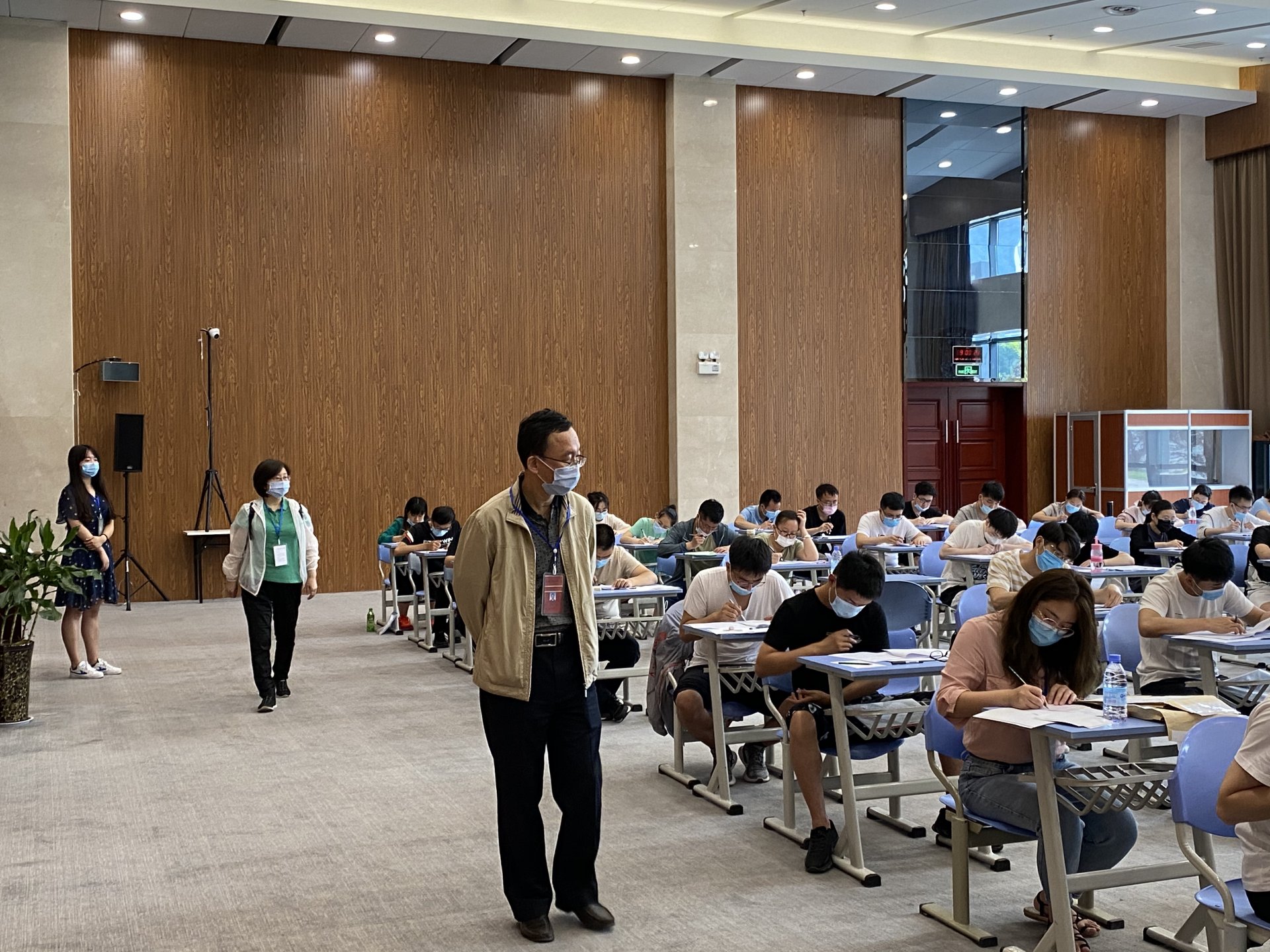研究生院院长张艳宁